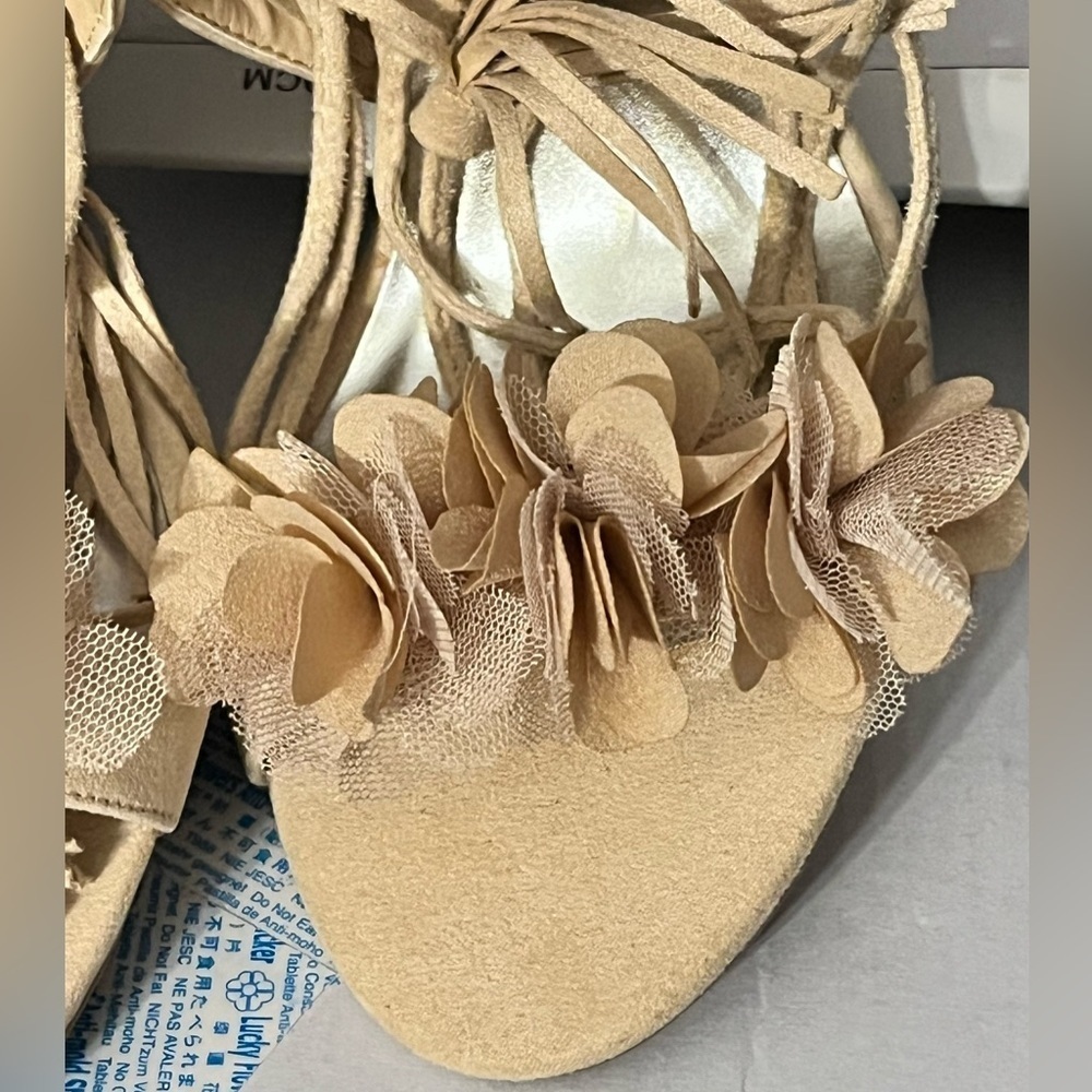 NEW- Qupid Floral Tie/Lace Up Suede Heels SIZE: 8 COLOR: Nude - Picture 3 of 13